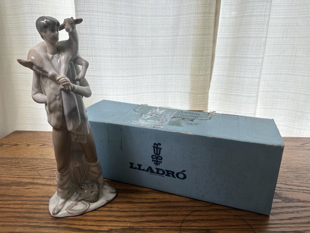 LLADRO 10 3/4" TALL FIGURE #4506 SHEPHERD BOY with GOAT MADE in SPAIN
